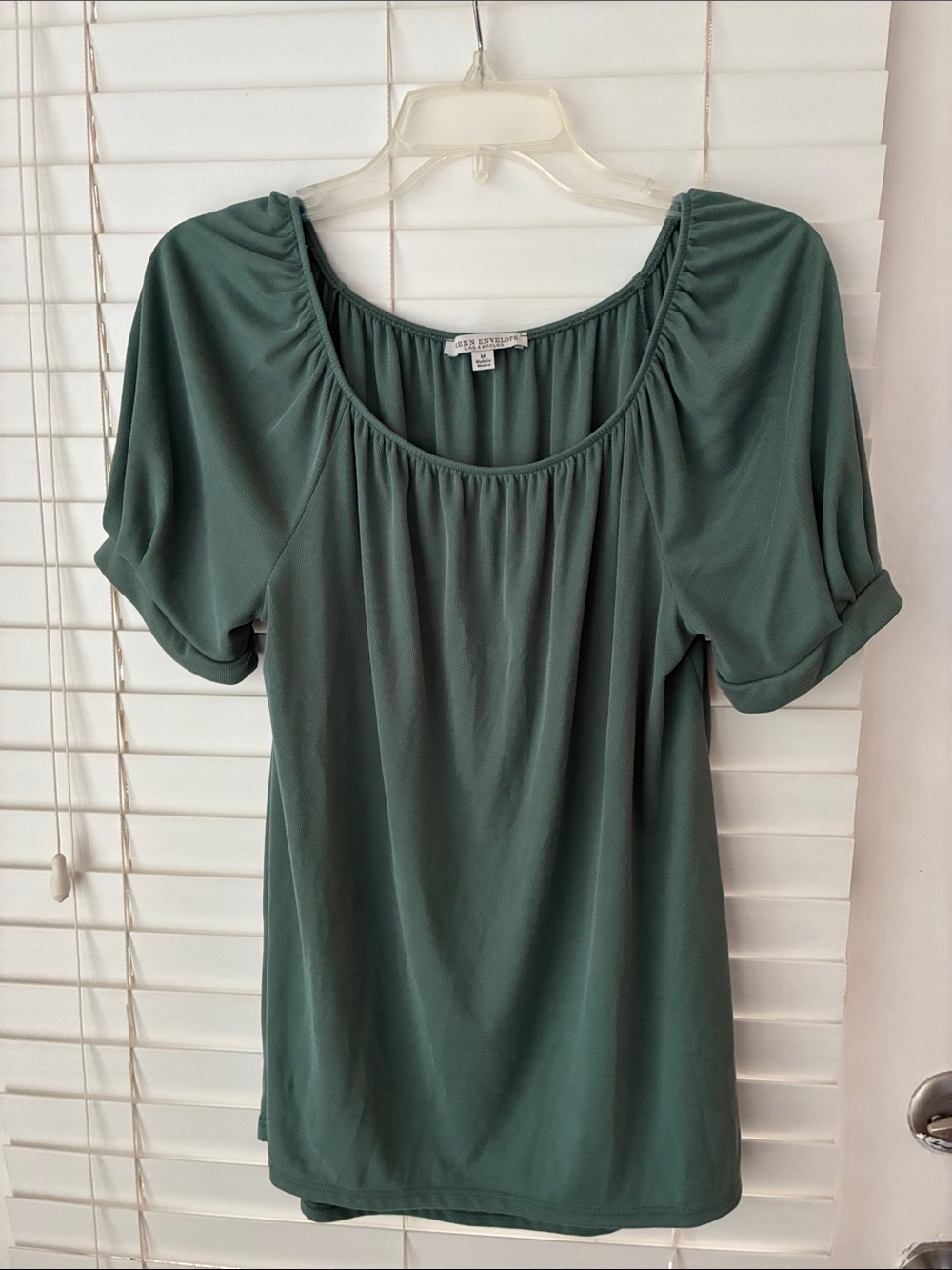 Green Envelope Top SZ M Short Sleeve Green Like new!
